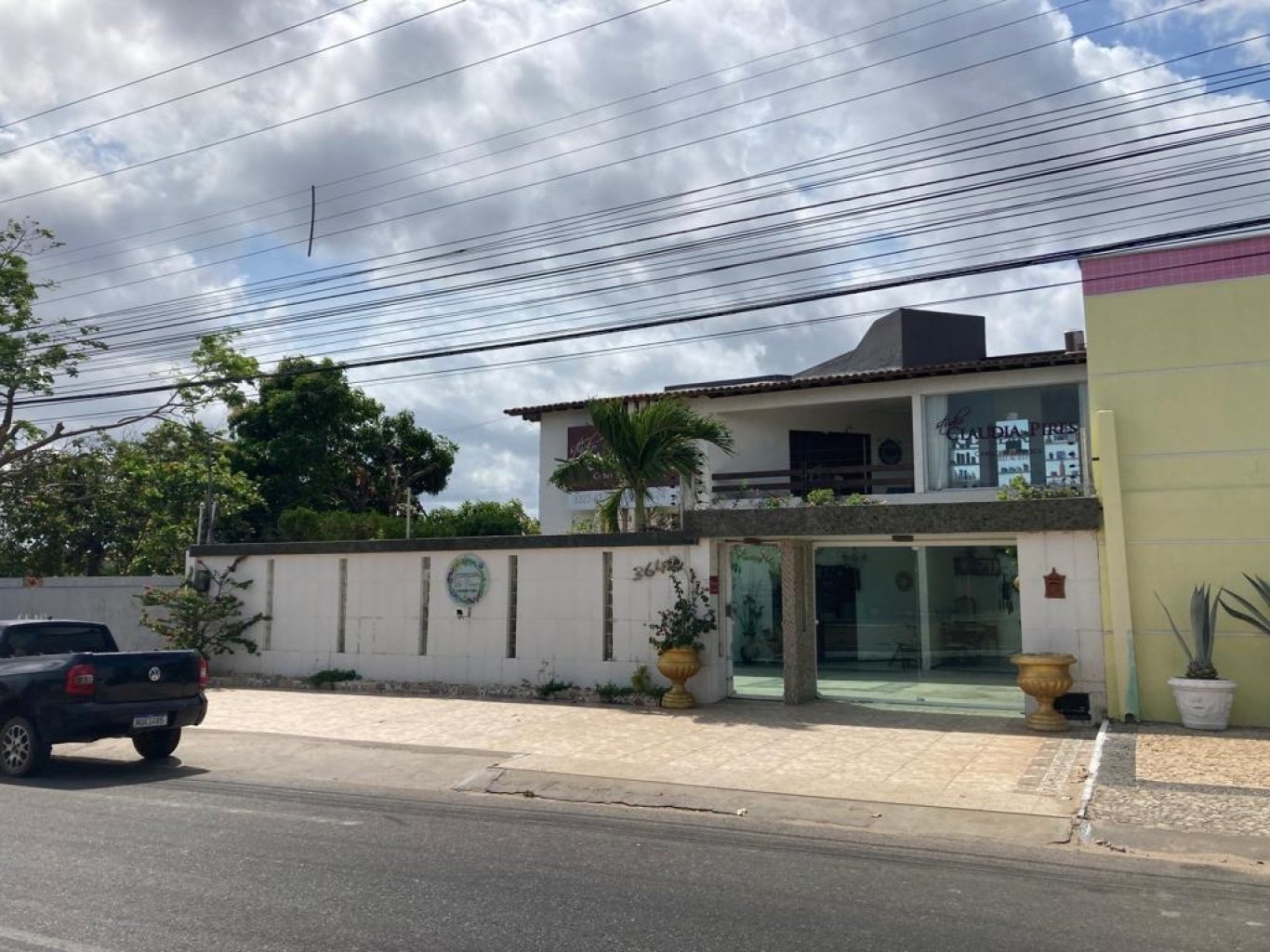 Ponto comercial para aluguel em frente ao shopping, apenas a parte superior (CA563)